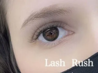 LashRush 柏店の施術例｜LEDマツエクでモチ1.5~2ヶ月◎綺麗が長持ち★自然なボリュームラッシュで羽のようなフワッと軽いまつげに♪