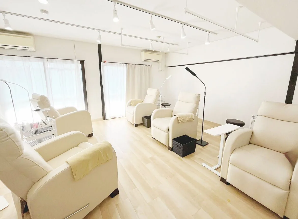 LashRush 高田馬場店の店内｜清潔感ある店内[LED/エリア/まつ毛エクステ]高田馬場