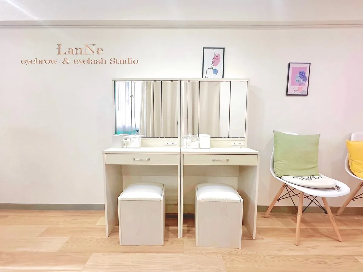 LanNe eyebrow&eyelash Studio 高田馬場店の店内｜メイク直し可能♪ヘアアイロン、コテ、クレンジング等ご用意有